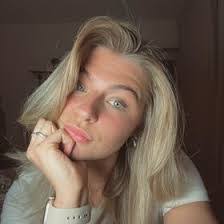 Rebecca Zwart's Instagram, Twitter & Facebook