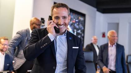 Eagles GM Howie Roseman executing salary cap strategy, do AI tạo