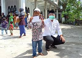 Jun 16, 2021 · fakta baru pria bunuh istri dan anak lalu bacok imam masjid, pelaku ngaku belajar ilmu hitam diketahui, pelaku berinisial ah merupakan warga dusun perdau rt 002 rw 002 desa sepaso barat, kecamatan bengalon, kabupaten kutai timur. Wz5smoy2zskium