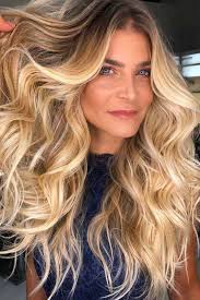 gentle and rich honey blonde hair color to add some sweet shine to your locks honey blonde hair honey blonde hair color warm blonde hair