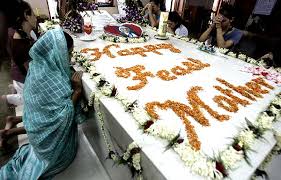 A perfect way to tell your loved one how much they mean to you! Outlook Photo Gallery People Pray At The Tomb Of Mother Teresa The Founder Of Missionaries Of Charity During Her 12th Death Anniversary In Calcutta Albanian Born Mother Teresa Was Awarded The Nobel