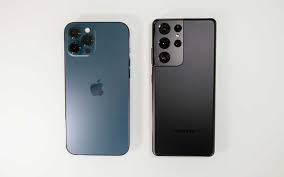 Phone is loaded with 12 gb ram, 128 gb internal storage and 5000 battery. Galaxy S21 Ultra Vs Iphone 12 Pro Max Which Camera Is Better Tatler Malaysia