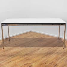 Usm haller schreibtisch kunstharz / perlgrau 175 x 75 cm 525,00 € * usm haller usm haller glas schreibtisch 200 x 75 cm 1.835,00 € * folgen sie uns. Usm Haller Schreibtisch 175 X 75 Cm In Perlgrau Schreibtisch Burotische Ks Buromobel