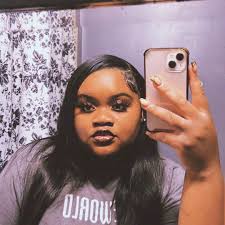 Who can do an island twist hairstyle in Chicago or Harvey?