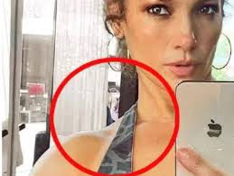 Woman shares glam selfie