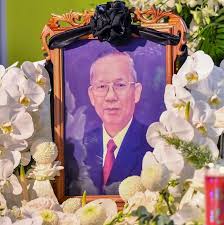 Phó thủ tướng trương vĩnh trọng nói chuyện với nhóm giáo dục viên đồng đẳng trên địa bàn phó thủ tướng trương vĩnh trọng đi thị sát tình hình khắc phục hậu quả cơn bão số 5 tại xã lóng. Lzm7tplhndndem