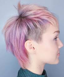 Pixie účes s oholenými chrámami. 20 Inspirujuci Uces Pixie Undercut