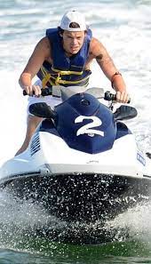 Imagine Your Being Held Captive And Harry Is Coming To Rescue You Lol Funny Kinda Like Something I Harry Styles Harry Styles Imagines Harry Styles Photos