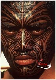 Vì đầu được người maori cho là bộ phận thiêng liêng nhất trên cơ thể nên ta moko thường được làm trên mặt. 150 Hinh XÄƒm Maori Va Y NghÄ©a Tuyá»‡t Vá»i Nháº¥t Vá» Hinh XÄƒm Cá»§a NgÆ°á»i Maori
