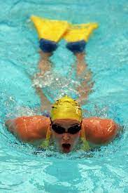 Here S How To Choose Scuba Fins Based On Specific Styles And Features Butterfly Swimming Pool Workout Swim Fins