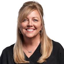 Eva Wray's Instagram, Twitter & Facebook