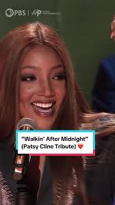 Lindsay Cline's Instagram, Twitter & Facebook