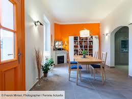 Déco salle a manger blanc et noir idée déco salle à manger la salle à manger scandinave idée déco salle à manger où la déco murale colorée prend vie déco de salle à manger toutes nos idées tendance femme déco salle à manger 5 styles à adopter joli place idee deco peinture salon salle a. Salle A Manger On Ose La Deco En Couleurs Femme Actuelle Le Mag