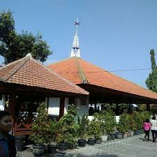 Gereja kepanjen atau gereja katolik kelahiran santa perawan maria merupakan salah satu gereja tua di surabaya, berdiri sejak tahun 1899. Gereja Katolik Santa Perawan Maria Di Fatima 11 Tips From 109 Visitors