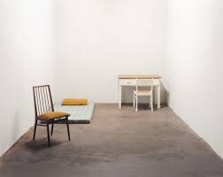 Am tisch sitzen und im bett schlafen. Ricarda Roggan Stuhl Tisch Und Bett