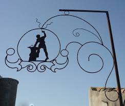 Ces palmiers, faites en fer forgé, vont alors sans doute vous plaire et s'intégrer très bien dans le décor de votre maison Comment Adopter Un Decor Mural En Fer Forge Chez Soi Bricolo Blogger