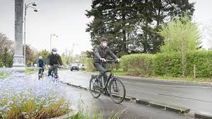 Maybe you would like to learn more about one of these? Klaus Iohannis S A AlÄƒturat Campaniei Vinerea Verde Poze Cu PreÈ™edintele Pe BicicletÄƒ Evenimentul Zilei