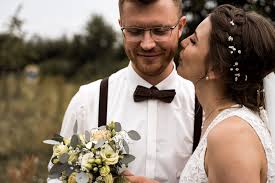 So schnell vergeht der tag der hochzeitsfeier und es dauert nicht lange bis der erste hochzeitstag gekommen ist. Boho Vintage Hochzeit Berlin Im Gewachshaus Hochzeitsfotograf