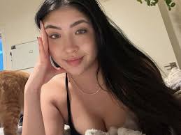 Sophiasagee (19 YO woman) XXX hot live cam sex show - Chat and webcam sex  with Sophiasagee