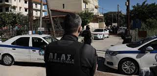 Το ζευγάρι παντρεύτηκε στο εξωτερικό. Dolofonia Sta Glyka Nera Ragdaies E3eli3eis Kaleitai Gia Nea Kata8esh O Syzygos E8nos