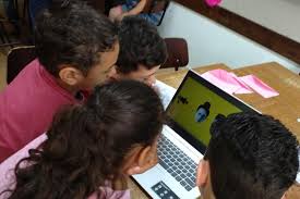 São mais de 100 mil alunos só no brasil. How Four Schools Are Helping To Fight Fake News Texto Em Ingles Com Audio