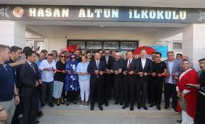 Hakan altun 13 ağustos 1972 i̇stanbul doğumludur. Hayirli Evlat Hakan Altun