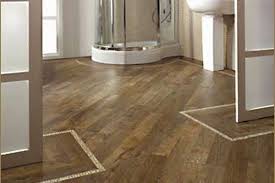 Schon Htile Bad Fussboden Ideen Mehr Auf Unserer Website Badezimmer Vinyl Fussboden Haus Bodenbelag Bodenbelag Fur Badezimmer