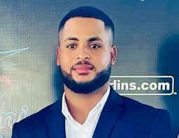 Renée Booth (@_ReneeBooth)