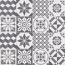 Ce carrelage en crédence sur le mur de la cuisine donne de la personnalité et un esprit vintage à la pièce. Credence De Cuisine Goodhome Nepeta Carreaux De Ciment Gris L 180 Cm X H 60 Cm X Ep 3 Mm Castorama