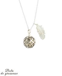 Le bola est un bijou destiné aux femmes enceintes, il est originaire d'indonésie et était à l'origine en argent. Bola De Grossesse Emotion Antique En Argent