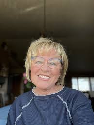 Pam Moen's Instagram, Twitter & Facebook