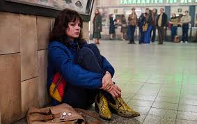 Explores that same disjunction, but through addiction, drugs, and prostitution in 1970s. Interview Wir Kinder Vom Bahnhof Zoo Jana Mckinnon Als Christiane