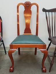 A Classic This Beautiful Queen Anne Chair Features Our Gorgeous Hunter Green Upholstery Leather Leather Queen Anne Furniture Chic Office Chair Dining Chairs