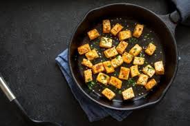 Echa el tofu cocinado y la salsa a la sartén, remueve y cocina 1 ó 2 minutos o hasta que la salsa espese. Como Preparar Platos Sabrosos Con Tofu Y No Morir En El Intento