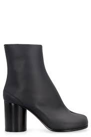 Made in italy, they're rendered from leather with a single white stitch on the heel and set on a cylindrical heel. Maison Margiela Boots Italist Always Like A Sale