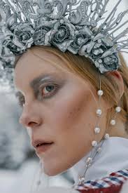 SURPRiSIiNG MY SiSTER WITH 15 GiFTS FOR HER 15TH BiRTHDAY!!