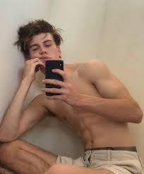 Aidan Gallagher Nudes - 22 photos