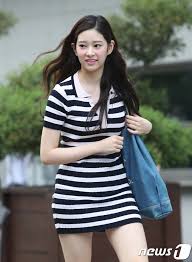 Today i am presenting to you another kpop cover makeup. Kent On Twitter I Thought I M The Only One Who Think That They Re Look Alike She Especially Looks Like Teen Thin Yura Or Yura Without Makeup She Looks Like A Lot Pretty People