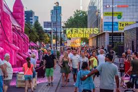 De stadsdelen zijn weer opgedeeld in veel verschillende wijken. Tilburgse Kermis Moet Vleugels Verder Uitslaan Over Binnenstad Tilburg E O Bd Nl