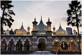 Jamek mosque (masjid jamek), formally known as masjid sultan abdul samad jamek, is kuala lumpur's oldest mosque, dating back to 1909. Supermeng Malaya Masjid Jamek Sultan Abdul Samad Kl