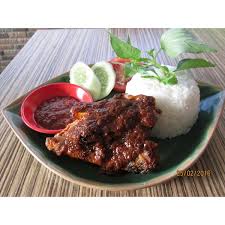 Nasi bakar merujuk pada nasi yang diberi beberapa bumbu dan lauk, kemudian dibungkus dengan daun pisang dan dikunci dengan lidi, yang lalu dibakar di atas api arang. Jual Nasi Ayam Bakar Bumbu Rujak Rm Soto Lamongan Kedoya