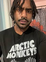 What to do to keep locs moisturized and not dry?? I have white ppl hair  first pics are before I got locs (sorry? Maybe?) : r/BlackHair