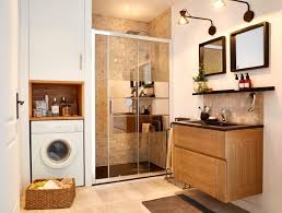 Dans Cette Salle De Bains Familiale Chaque Cm2 Compte Multifonction Elle Est Equipee Idee Salle De Bain Salle De Bains En Longueur Plans Petite Salle De Bain
