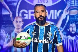 Após o canal no kzclip do jogo aberto atingir 2 milhões de seguidores, denílson pagou uma promessa feita e ficou só de. Em Jogo Que Vale Titulo Douglas Estreara Pelo Gremio Futebol 7 Neste Domingo Gzh