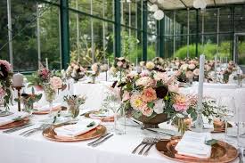 Wir Lieben Es Mit Unseren Ausgefallenen Tischdekorationen Bei Unseren Brautpaaren Und Ihren Gasten Fur Wow Effekte Zu S Hochzeitstisch Blumen Hochzeit Mieten