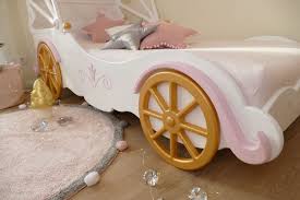 Kinderbett kutsche royal princess in rosa kutschenbett. Prinzessin Bett Kutsche Oli Niki