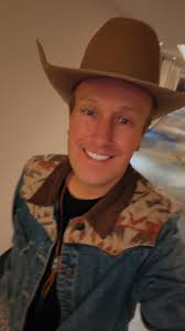 Hang Tight @Lainey Wilson tonight in Vegas! We headin’ straight to you!  @Prohats @Boot Barn Just Country @Nathan & Ali @Wrangler #LaineyWilson  #LasVegas #FitCheck