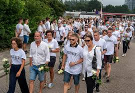 Esplora tutte le pubblicazioni di bas van wijk su discogs. Respect Wint Het Van Woede Bij Stille Tocht Voor Bas Van Wij Noordhollandsdagblad