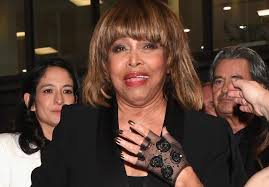 Am montag erscheint die neue autobiografie der. Tina Turner Dem Tod Nur Haarscharf Entkommen