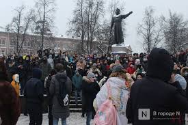 + протестующие нападают на полицейских фото: 08i1xl6rtwjunm